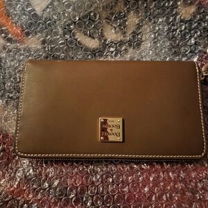 Dooney & Bourke Wexford Leather Zip Around Wristlet Wallet Brown NWOT